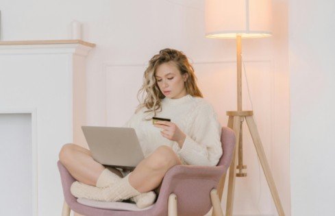 Mindset Shifts You Need to Achieve Your Goals (According to Life Coaches)